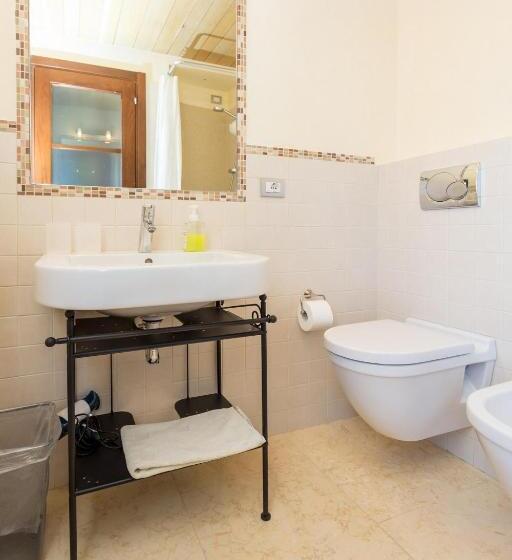 2 Bedrooms Apartment Lake View, Antico Casale Tiravento