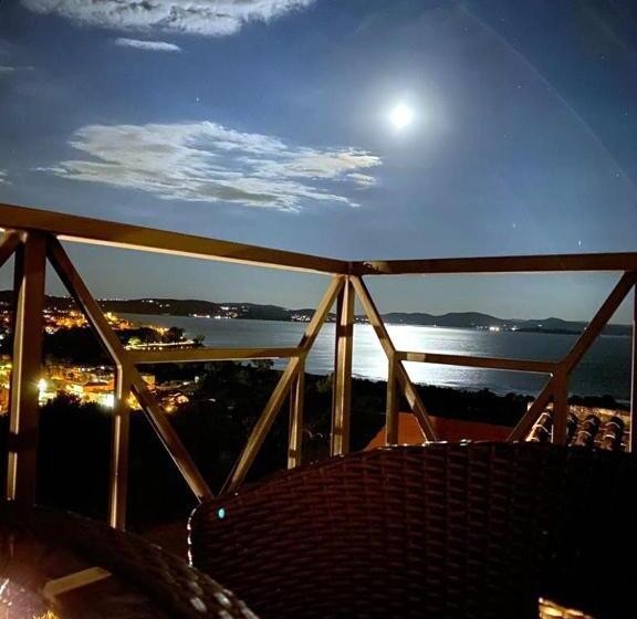 2 Bedrooms Apartment Lake View, Antico Casale Tiravento