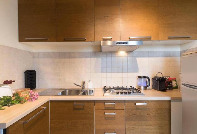 2 Bedrooms Apartment Lake View, Antico Casale Tiravento