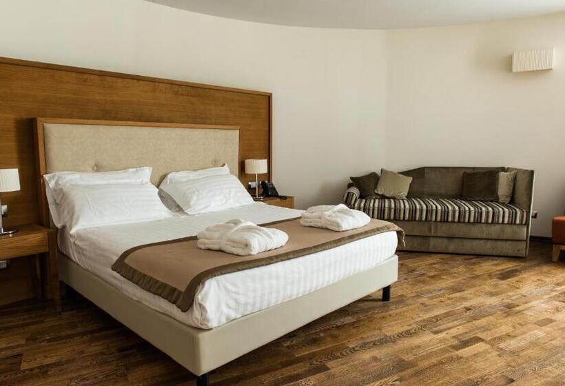 سوییت لوکس, Aqua Montis Resort & Spa