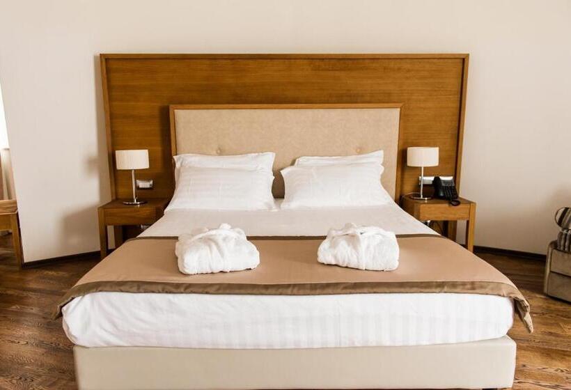 سوییت با چشم‌انداز کوه, Aqua Montis Resort & Spa