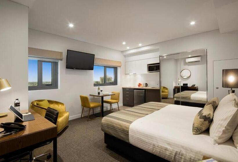 Студия Стандарт, Quest East Perth
