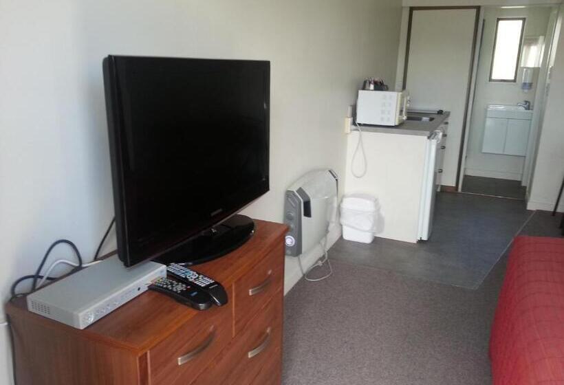 Студия Стандарт, Oxford Court Motel
