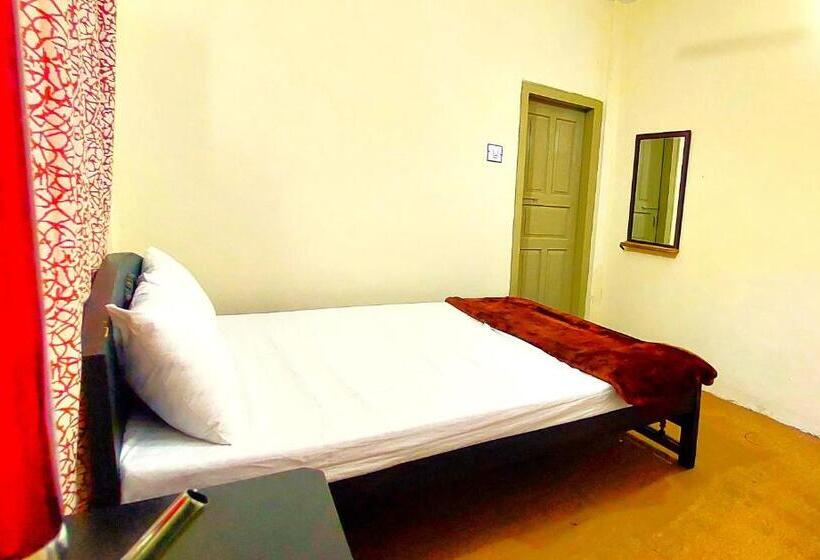اتاق لوکس, Raahi Hotel City Site Gilgit