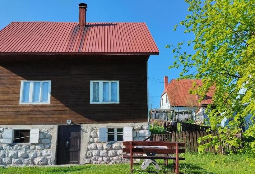 اتاق استاندارد سه نفره, Central Rustic House