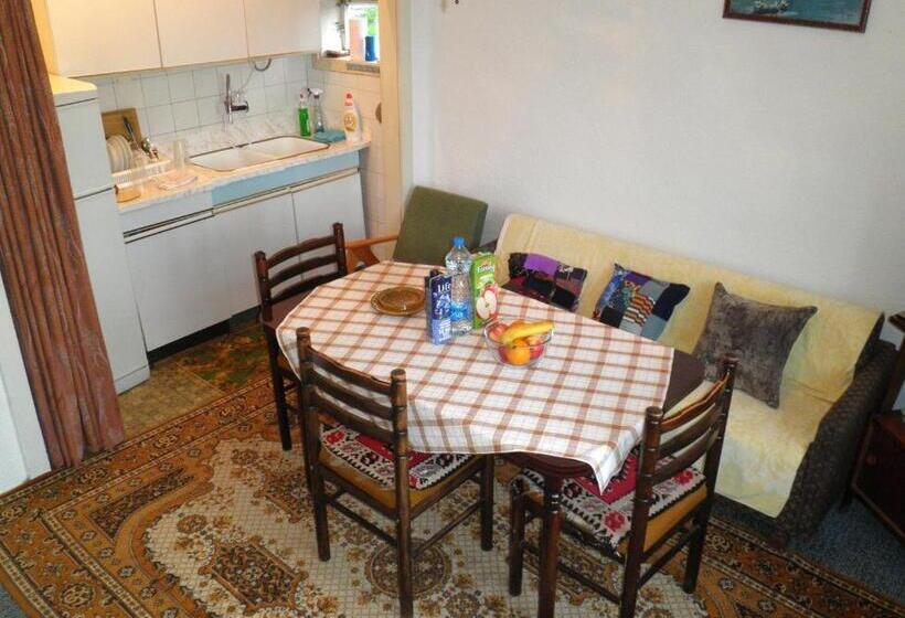 اتاق استاندارد سه نفره, Central Rustic House
