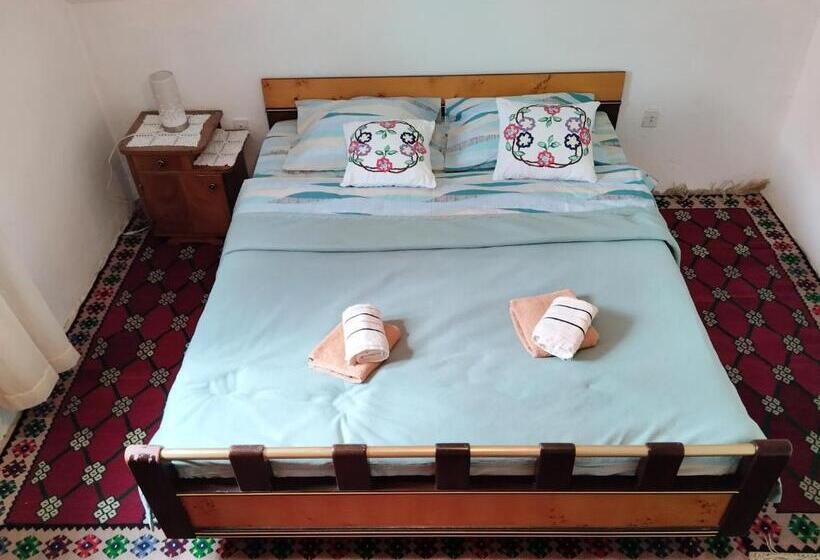 اتاق استاندارد با چشم‌انداز کوهستان, Central Rustic House