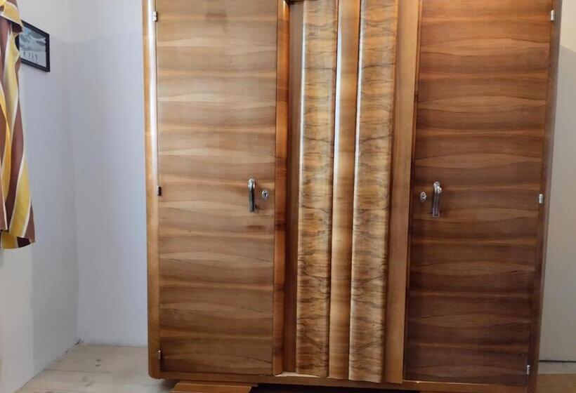اتاق استاندارد با چشم‌انداز باغ, Central Rustic House