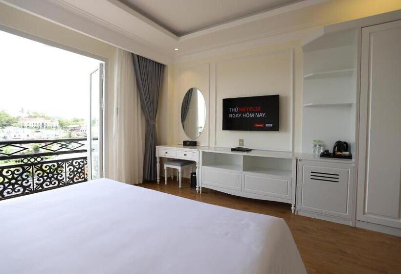 اتاق لوکس با بالکن, Le Marais Hotel Dalat