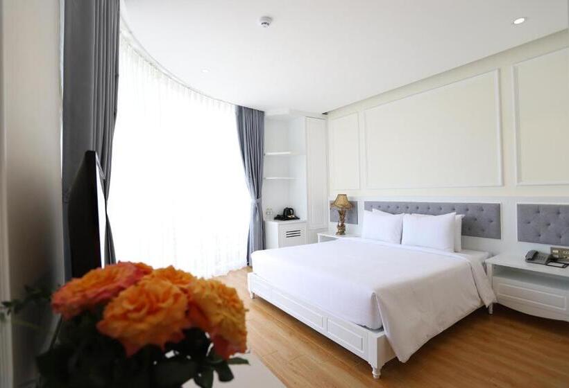 Deluxe Suite King Bed, Le Marais Hotel Dalat