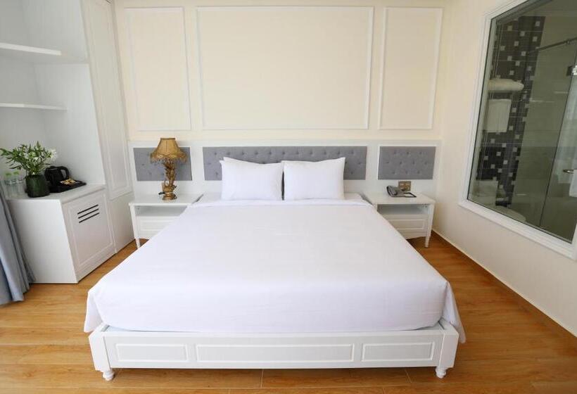 Deluxe Suite King Bed, Le Marais Hotel Dalat