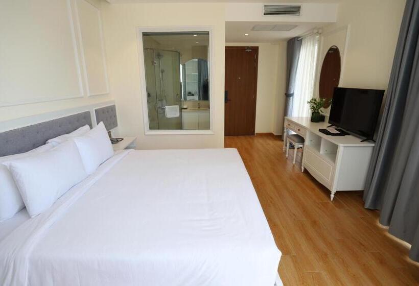 Deluxe Suite King Bed, Le Marais Hotel Dalat