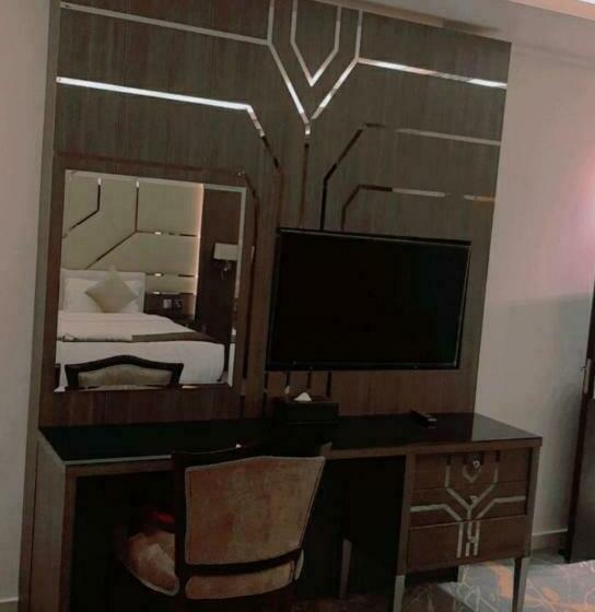 Люкс, Guest House Hotel Apartments