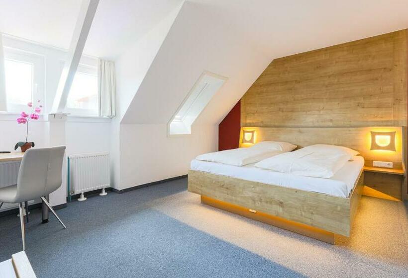 Номер Комфорт, Eydt Kirchheim