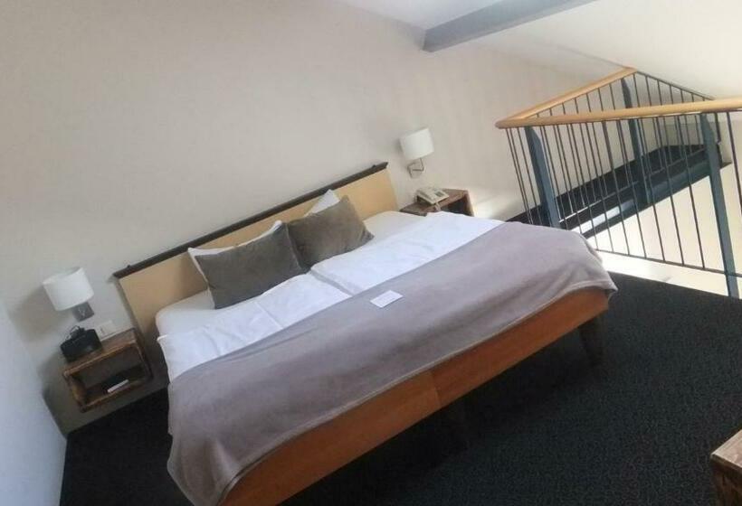 Duplex Room, & Restaurant Utkiek