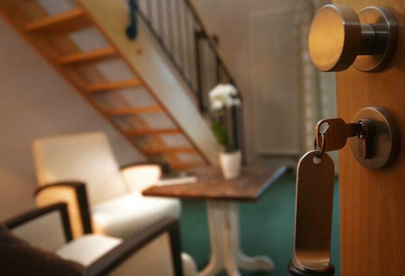 Duplex Room, & Restaurant Utkiek