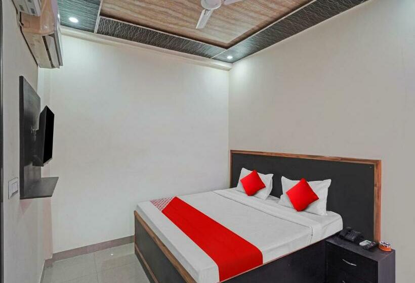 Трехместный Номер Классика, Oyo Flagship 81319  Red Inn
