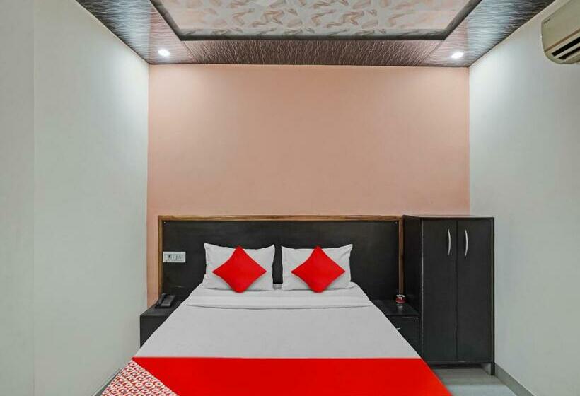 Трехместный Номер Классика, Oyo Flagship 81319  Red Inn