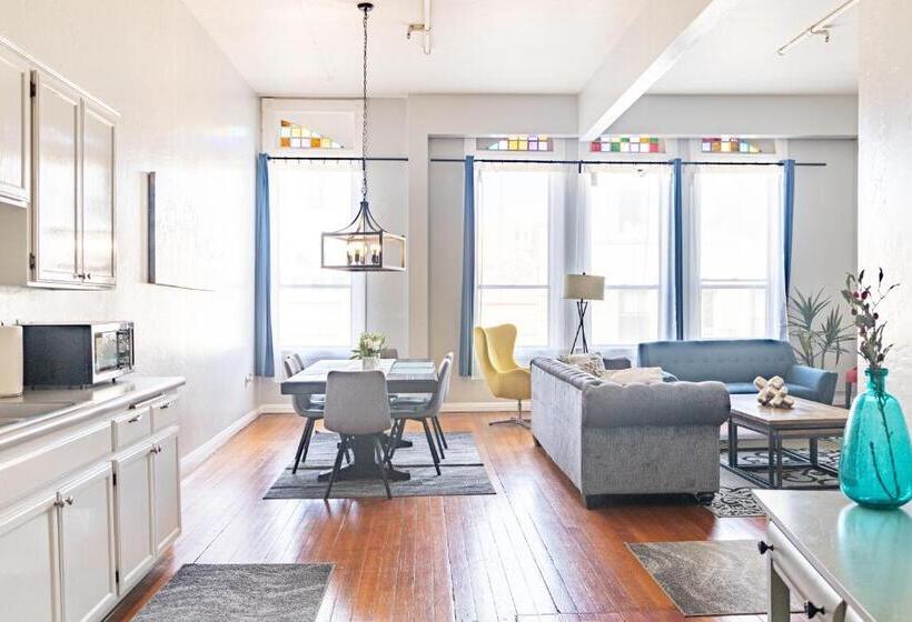 سوییت لوکس, Greely Gaslamp   Loft W Parking & 4 Beds #301