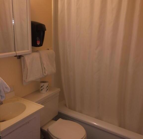 Четырехместный Номер Стандарт, Road Runner Motel Merritt Bc