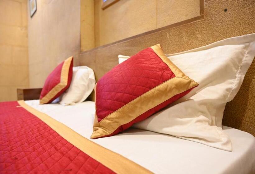 Номер Deluxe, Jaisalmer Bhagyashree