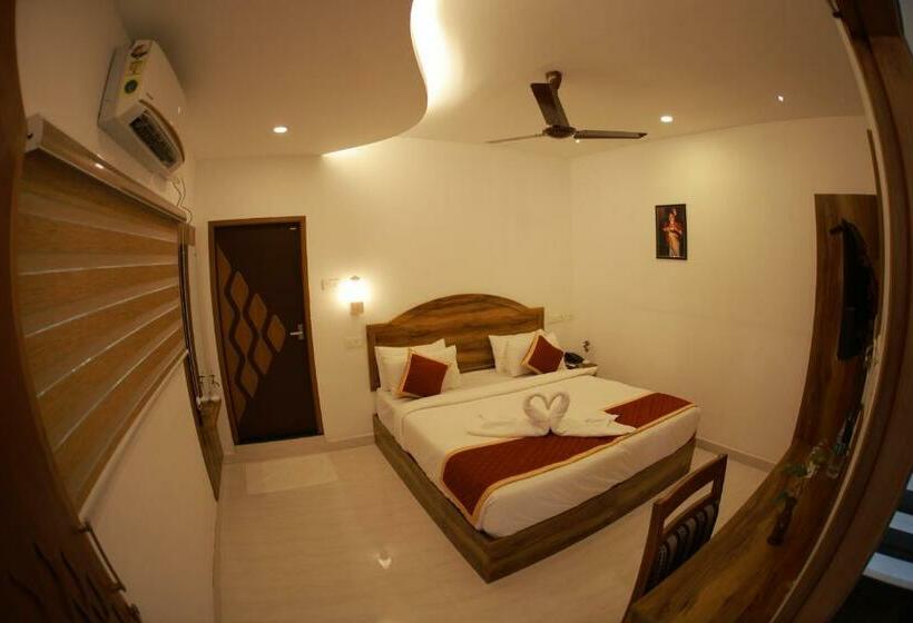 اتاق لوکس, Malavikas Black Beach Resort