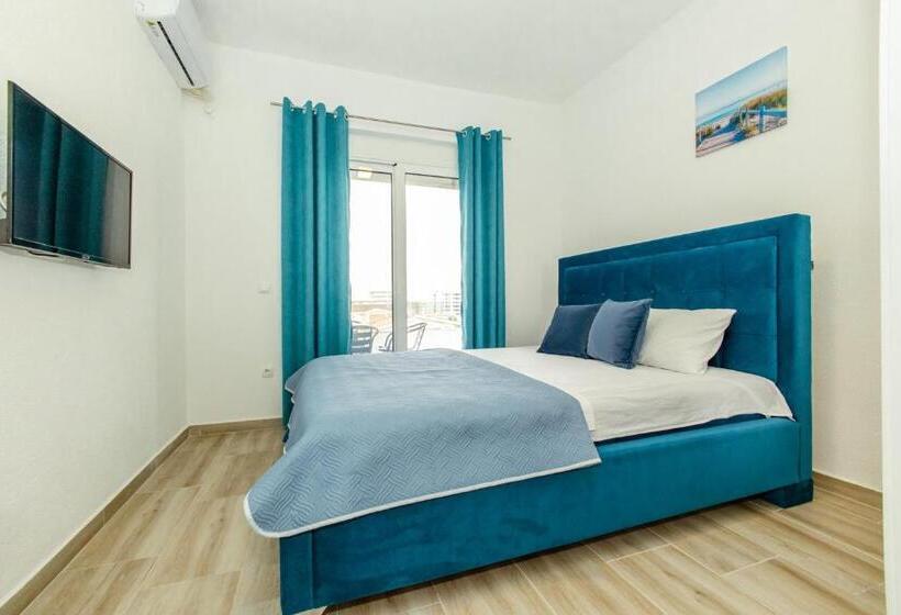 اتاق استاندارد با چشم‌انداز باغ, Deron Apartments