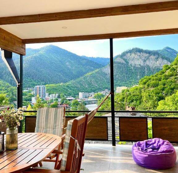 اتاق استاندارد با چشم‌انداز کوهستان, Borjomi Verde