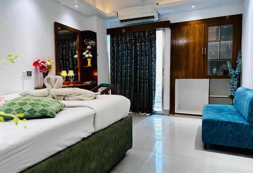 اتاق لوکس با بالکن و چشم‌انداز دریا, Modern Resort