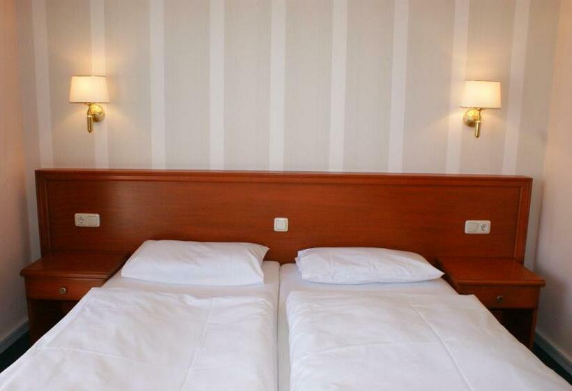 Люкс с Балконом, Pension Bellevue
