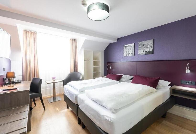 Quarto Comfort, Porta Nigra