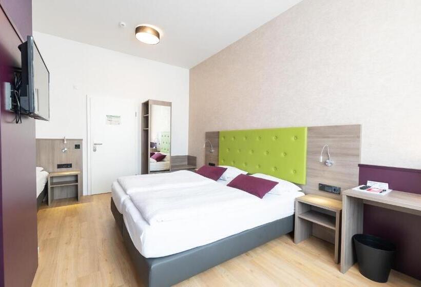 Quarto Triplo Comfort, Porta Nigra