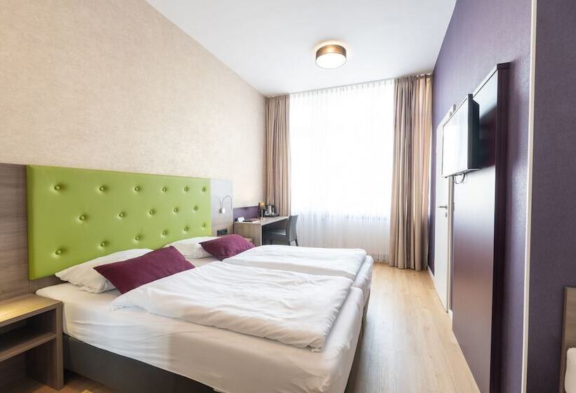 Quarto Triplo Comfort, Porta Nigra