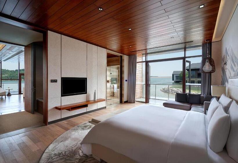 Suite with lake view, Yanqi Hotel, Managed By Kempinski