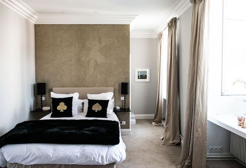 اتاق راحتی, Clarance Hotel Lille