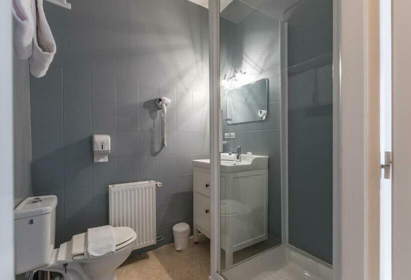 Номер Basic, Logis Hôtel Lafayette Rochefort France