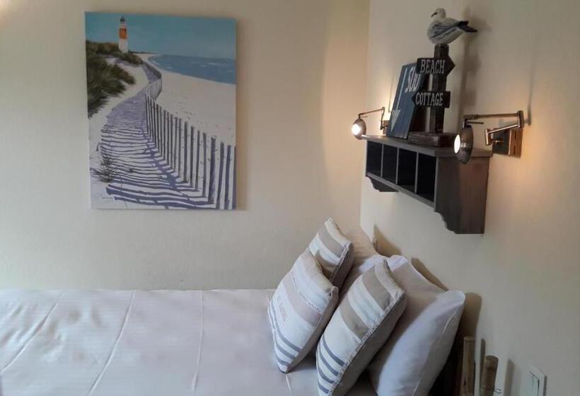 Номер Basic, Logis Hôtel Lafayette Rochefort France