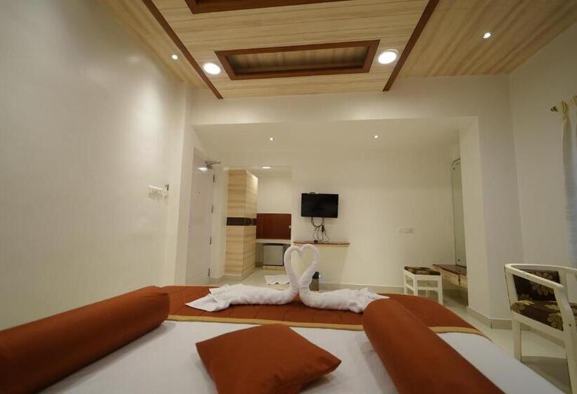 带大床的套房, Palmyra Grand Inn