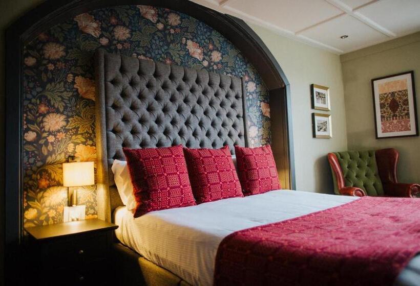 Chambre Familiale, The Globe