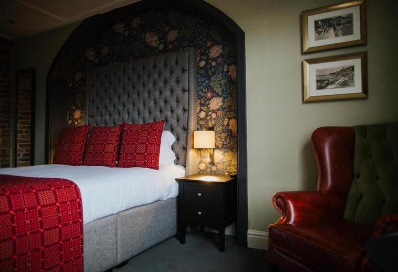 Chambre Familiale, The Globe
