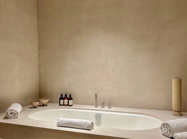 豪华套房, Toile Blanche