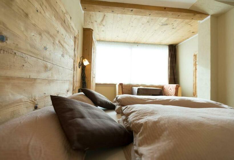 Quarto Triplo Estandar, Champagne