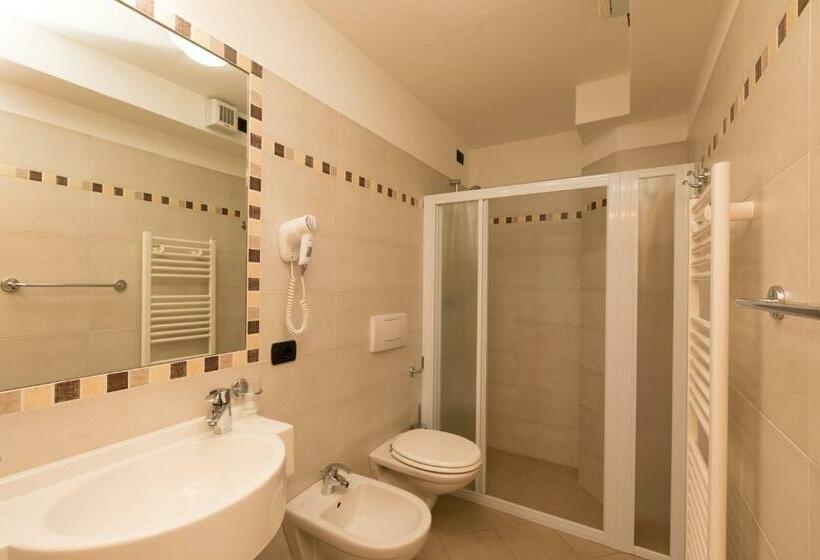 Quarto Triplo Estandar, Champagne