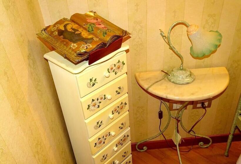 豪华三人间, Villa Gioia Rooms