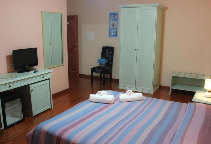 Семейный Номер, Bosa Guest House