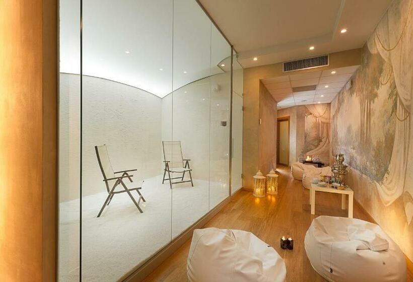 اتاق اکونومی, Gallery Room
