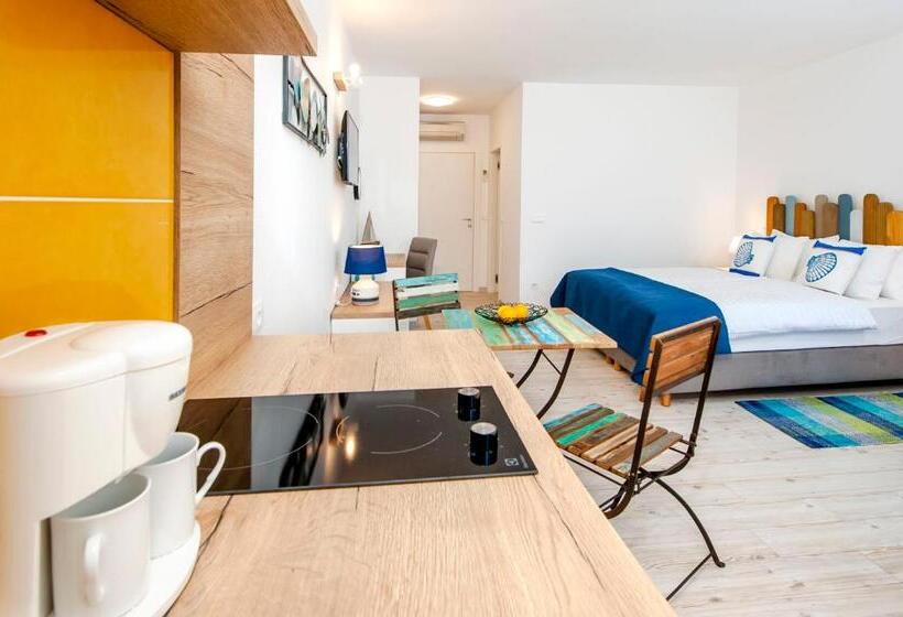 استودیو استاندارد با بالکن, Villa Marea