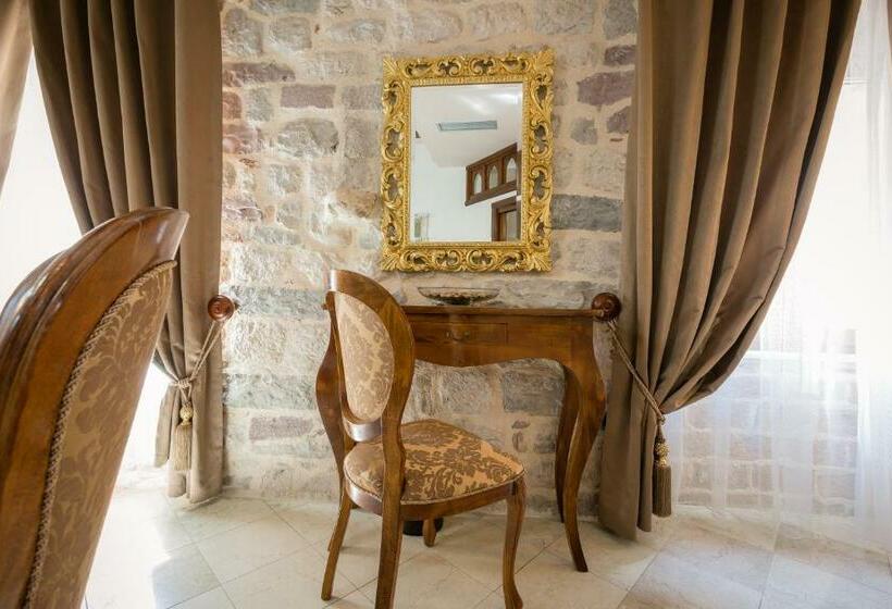 استودیوی لوکس, Villa Duomo
