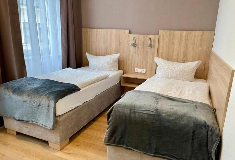 Номер Стандарт, Deutscher Hof