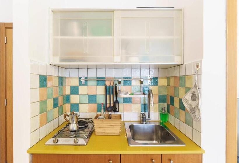 스탠다드 스튜디오, Le Grand Bleu  Gioia Apartments